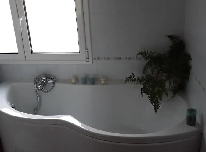 Isabella Bed & Breakfast 3*